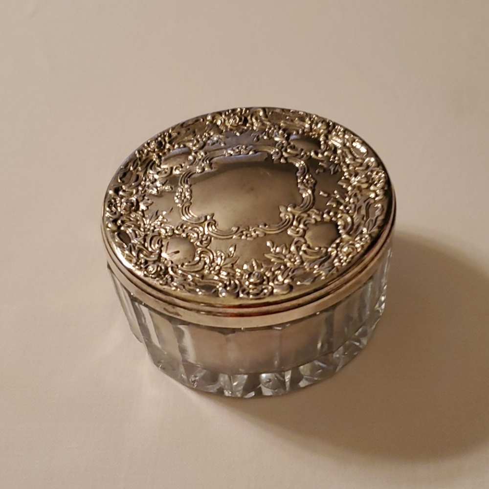 Body or face powder duster and container